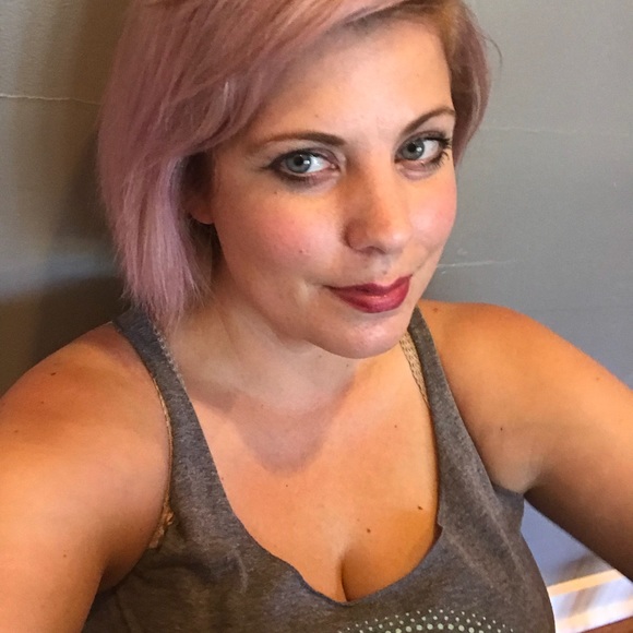 Meet your Posher, Amber - Picture 5 of 8